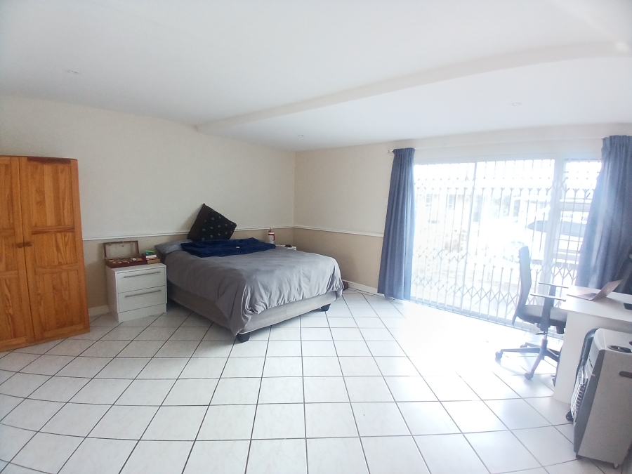 To Let 1 Bedroom Property for Rent in Humewood Eastern Cape